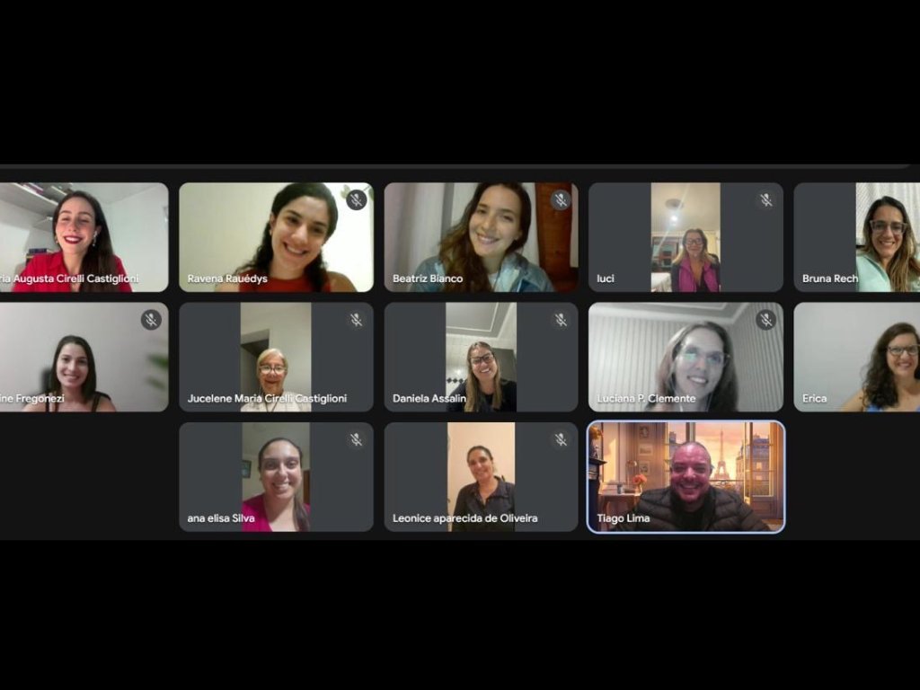 Grupo da Jornada Relembrar durante um encontro ao vivo