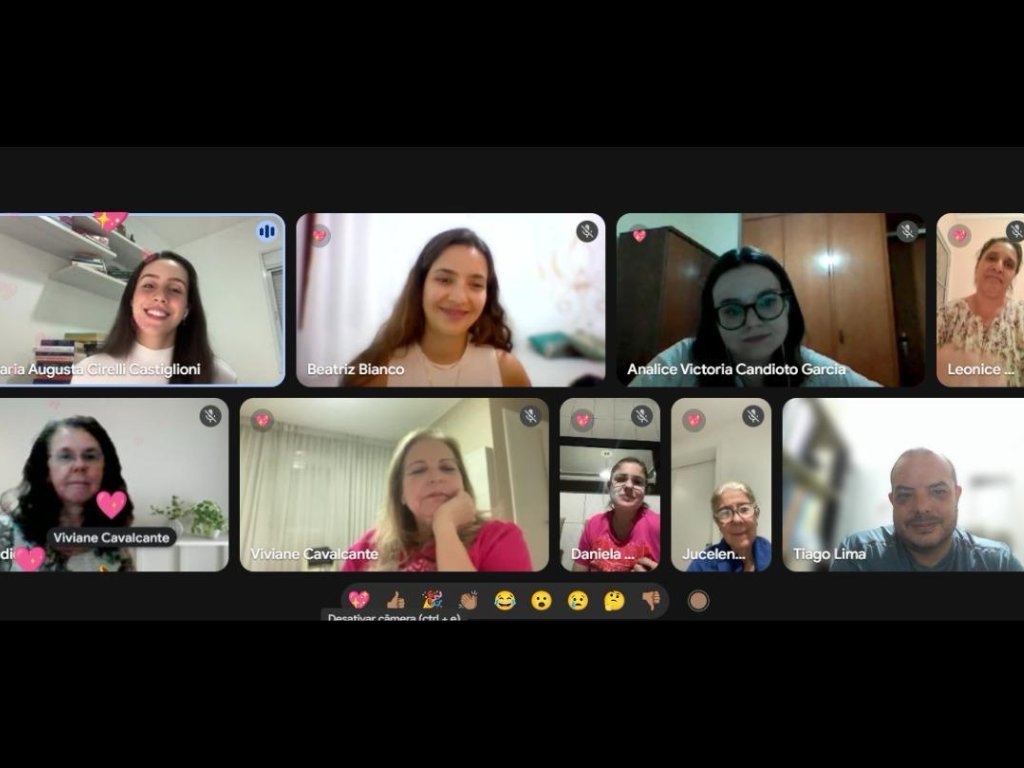 Grupo da Jornada Relembrar durante um encontro ao vivo